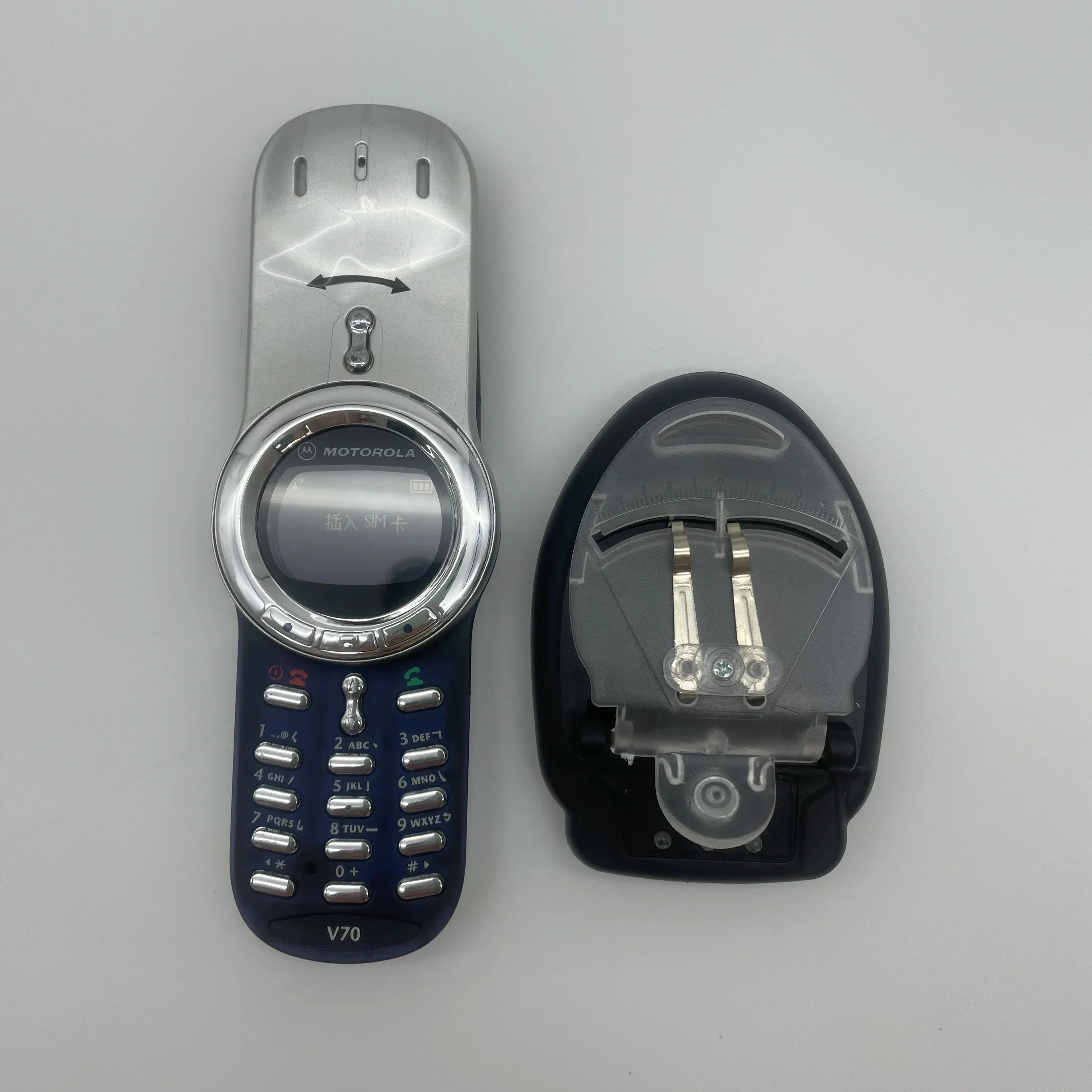 Motorola V70